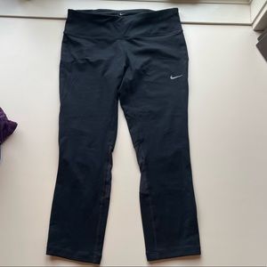 Nike cropped leggings size: Medium